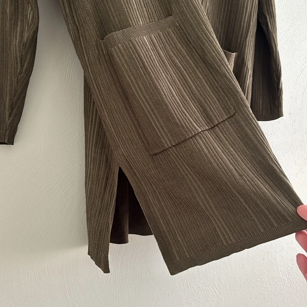 Chicos | V-Neck Button Down Ribbed Front Pocket Cardigan (M) Olive